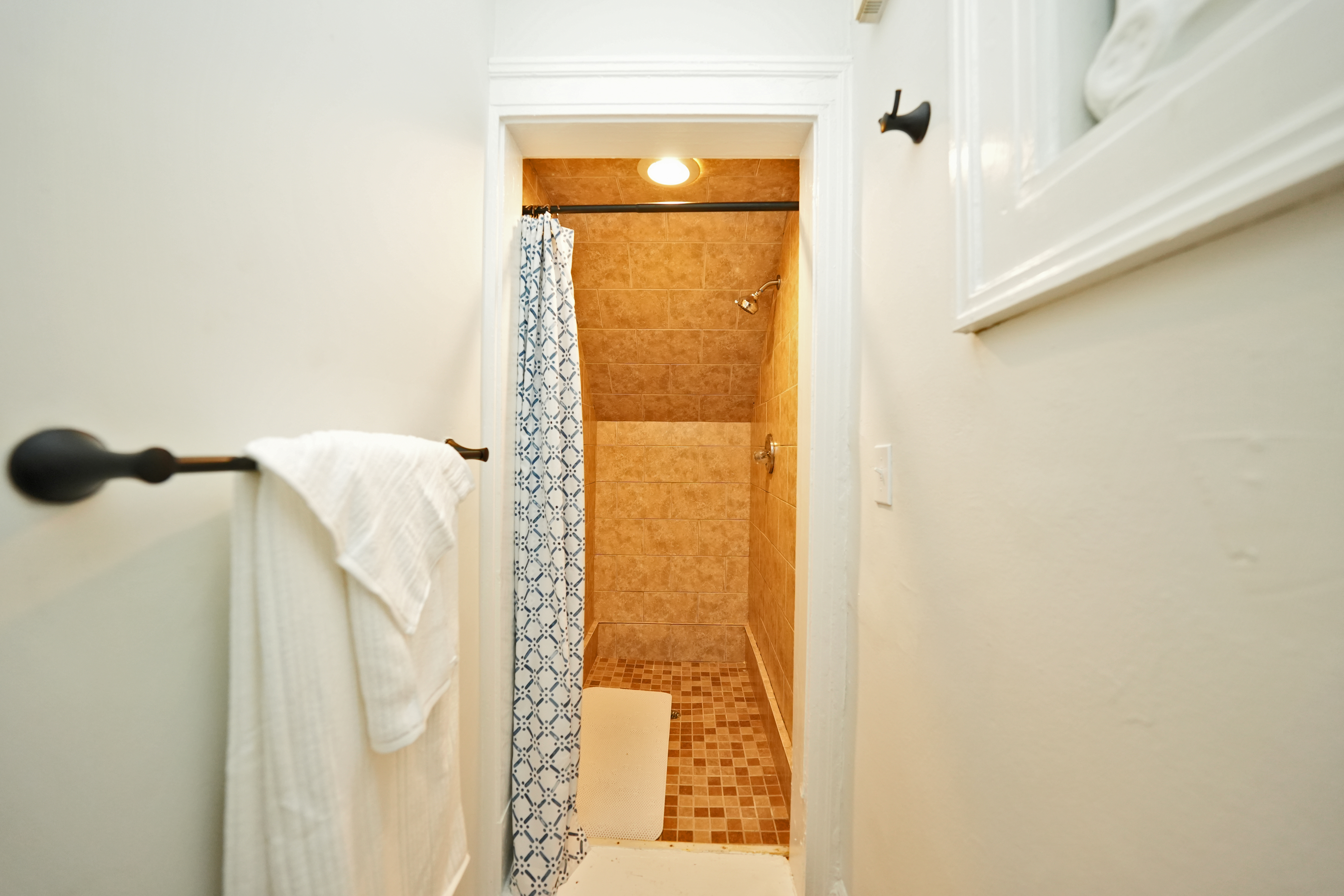 664 Auburn (Unit 2), photo 5 of 12